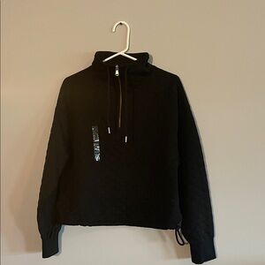NWT Women’s Medium Black Quilted Pullover